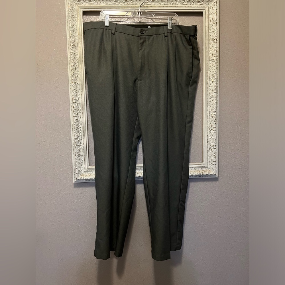 Men’s Haggar Charcoal Gray Dress Pants with Comfort Flex Waistband 42x30